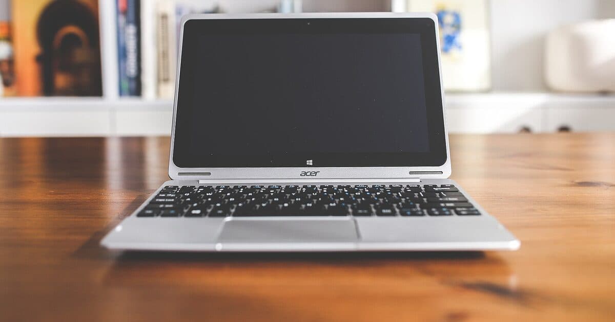 DUS çalışma programını düzenlemek için not defteri ve bilgisayar
